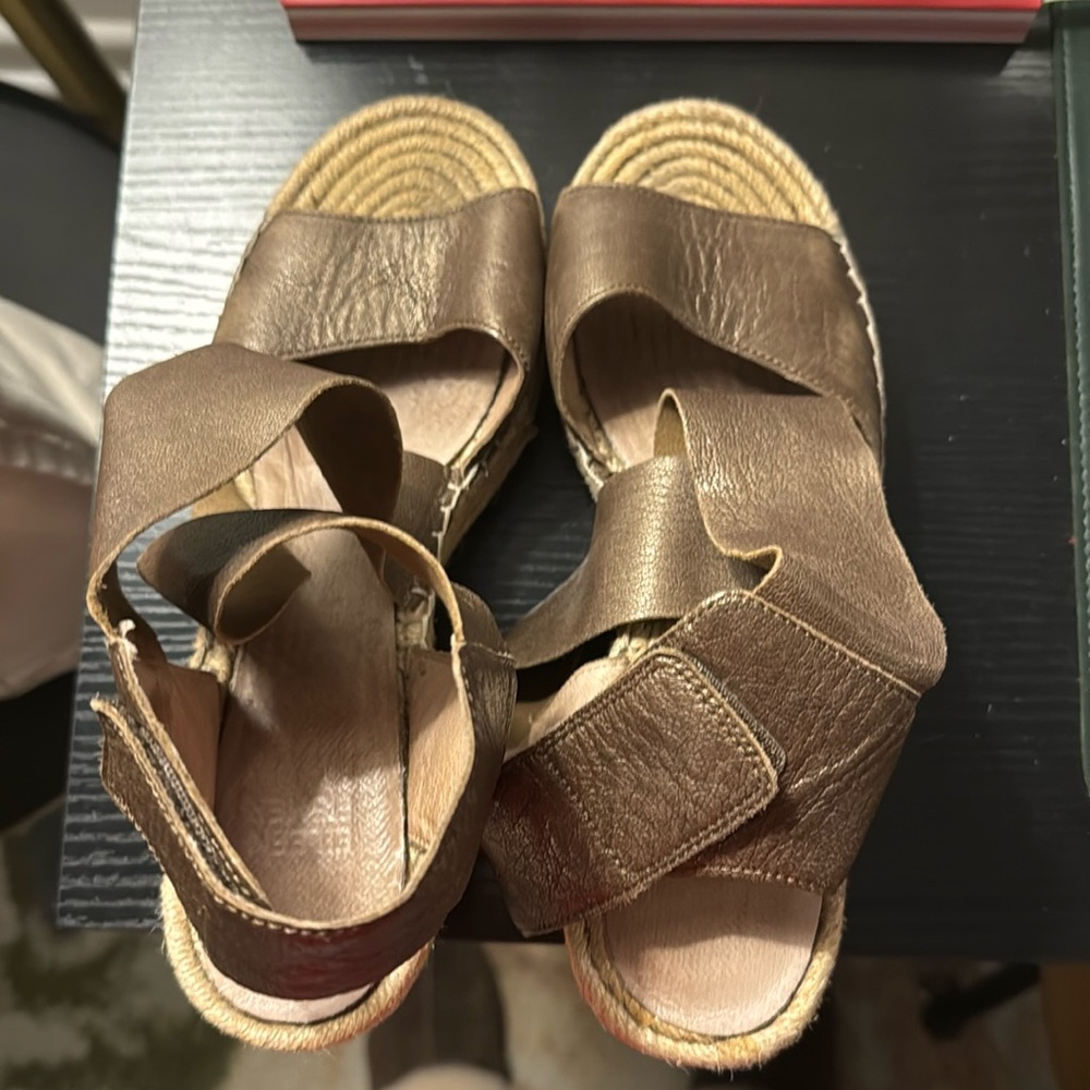 Eileen Fisher espadrille wedges. Bronze. 7.5